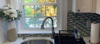 Cozy 2BR Getaway Steps from Lake Winnipesaukee