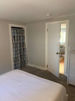 3 makuuhuonetta, silitysrauta/-lauta, Wi-Fi, vuodevaatteet