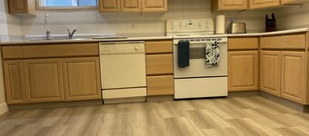 Luxury Foothills Suite - Amazing Views, Excellent Location, well appointed