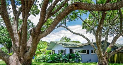 Spacious 4 bedroom home ~ 2 King beds, heated pool, 15 mins to Clearwater Beach