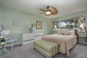 4 bedrooms, desk, iron/ironing board, free WiFi - Spacious 4 bedroom home ~ 2 King beds, heated pool, 15 mins to Clearwater Beach (Clearwater)