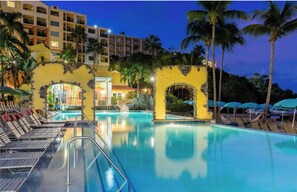 Outdoor pool, a heated pool
