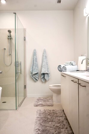 Combined shower/bathtub