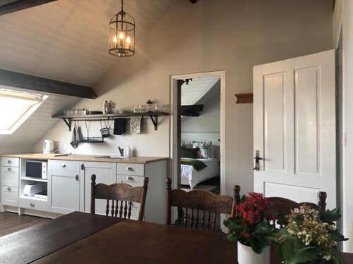 110m2 Luxury Loft Apartment :TV Lounge, Kitchen, 3-Bedrooms all Private Bathroom