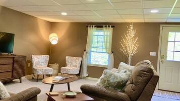 TV connectée, cheminée, espaces bureaux