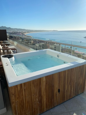 Bain à remous extérieur