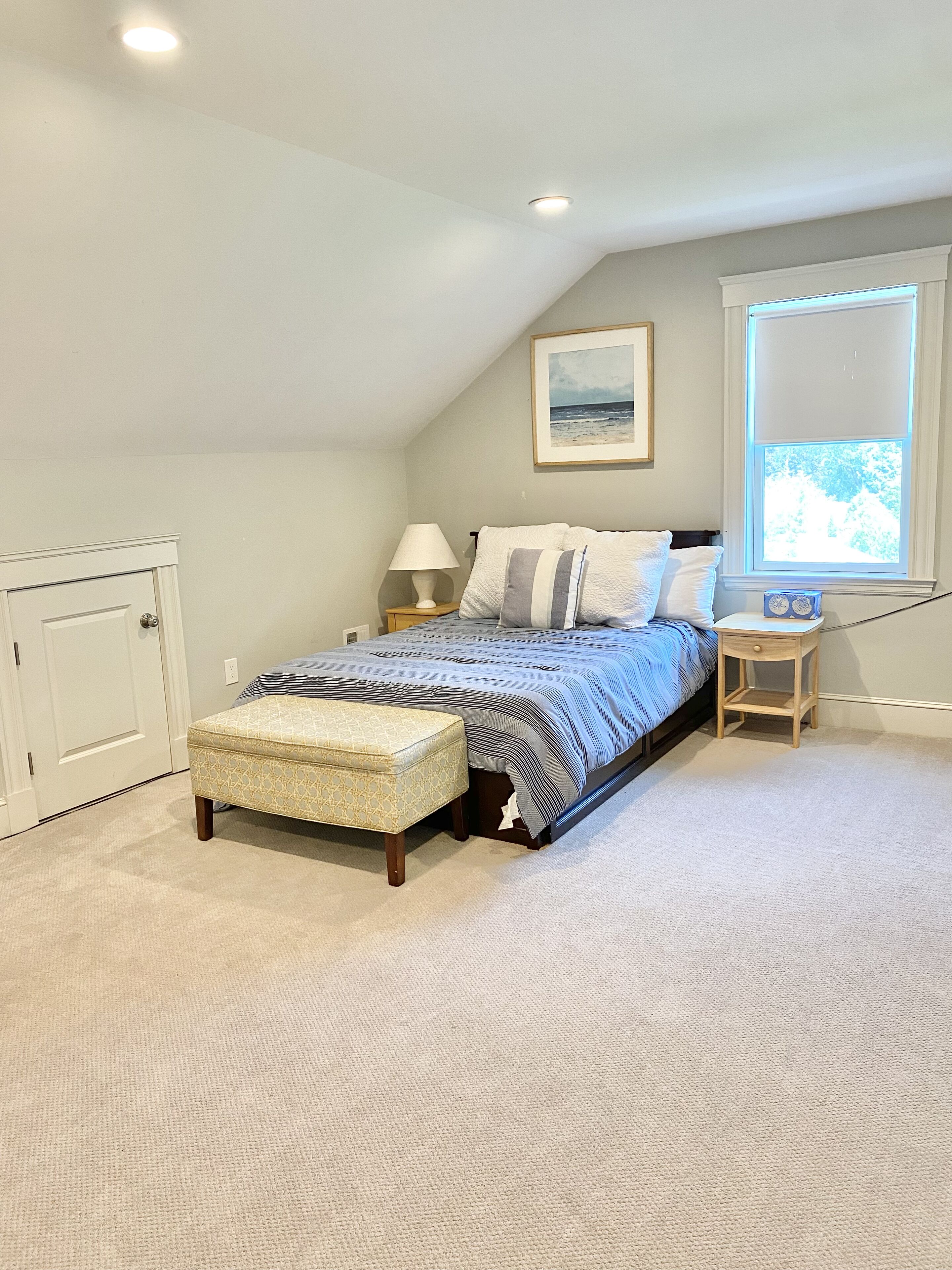 Spacious private 3rd floor studio suite with private ensuite bathroom