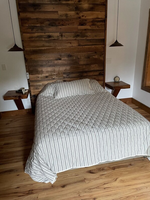 2 عدّة غرف نوم وواي فاي وملاءات أسرّة