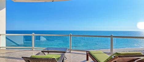 Panoramic Condo | Terrace/patio