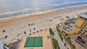 Un hôtel situé en bord de mer, doté d’un court de tennis, d’un accès direct à la plage et d’un parking.