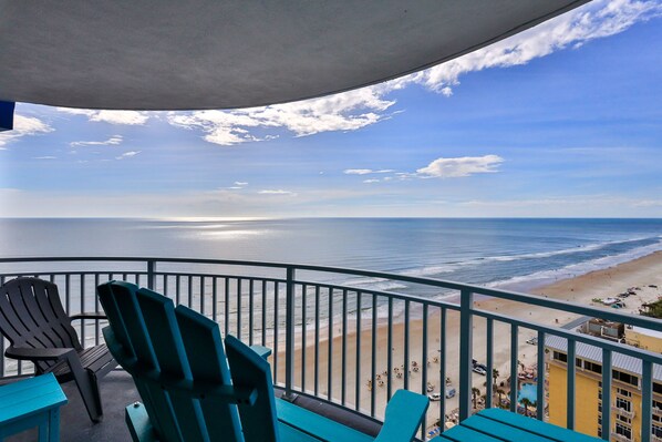 Property grounds - Luxury 3 BR Condo PECK PLAZA 26SE, Amazing Oceanfront Views, Heated Pool, Hot Tub (Daytona Beach Shores)