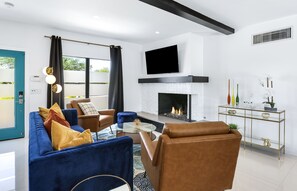 Smart TV, fireplace