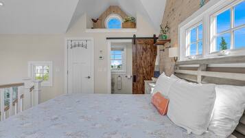 House (Plovers Nest) | 1 bedroom, premium bedding, memory foam beds, free WiFi