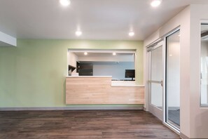 Lobby - Woodspring Suites Philadelphia Northeast (Philadelphia)