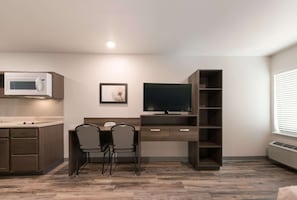 Standard Room, 1 Queen Bed with Sofa bed, Non Smoking | Individually furnished, desk, laptop workspace, free WiFi - Woodspring Suites Philadelphia Northeast (Philadelphia)