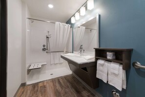 Standard Room, Multiple Beds, Non Smoking | Bathroom | Combined shower/tub, towels - Woodspring Suites Philadelphia Northeast (Philadelphia)