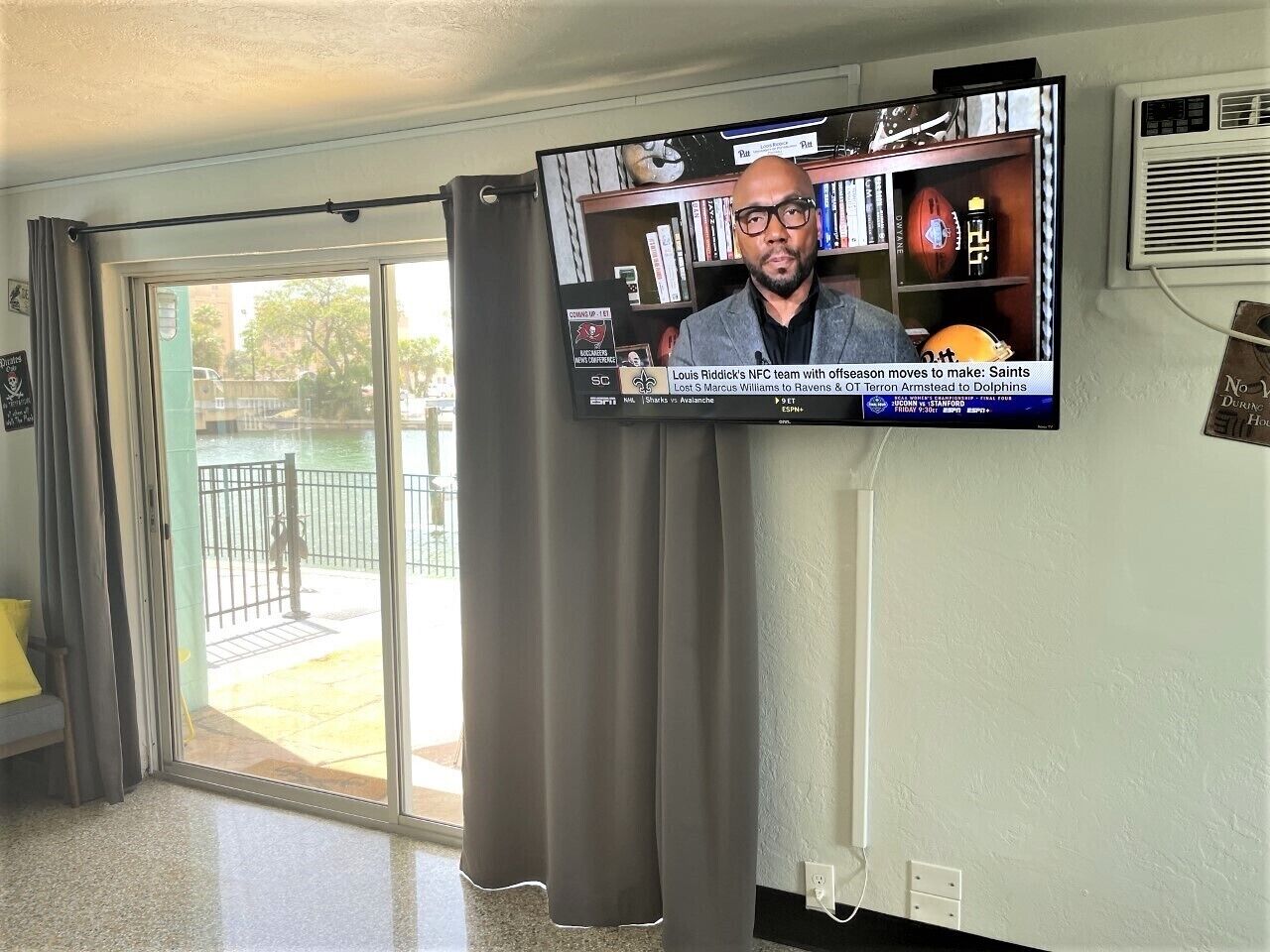 Individually decorated, individually furnished, travel crib, free WiFi