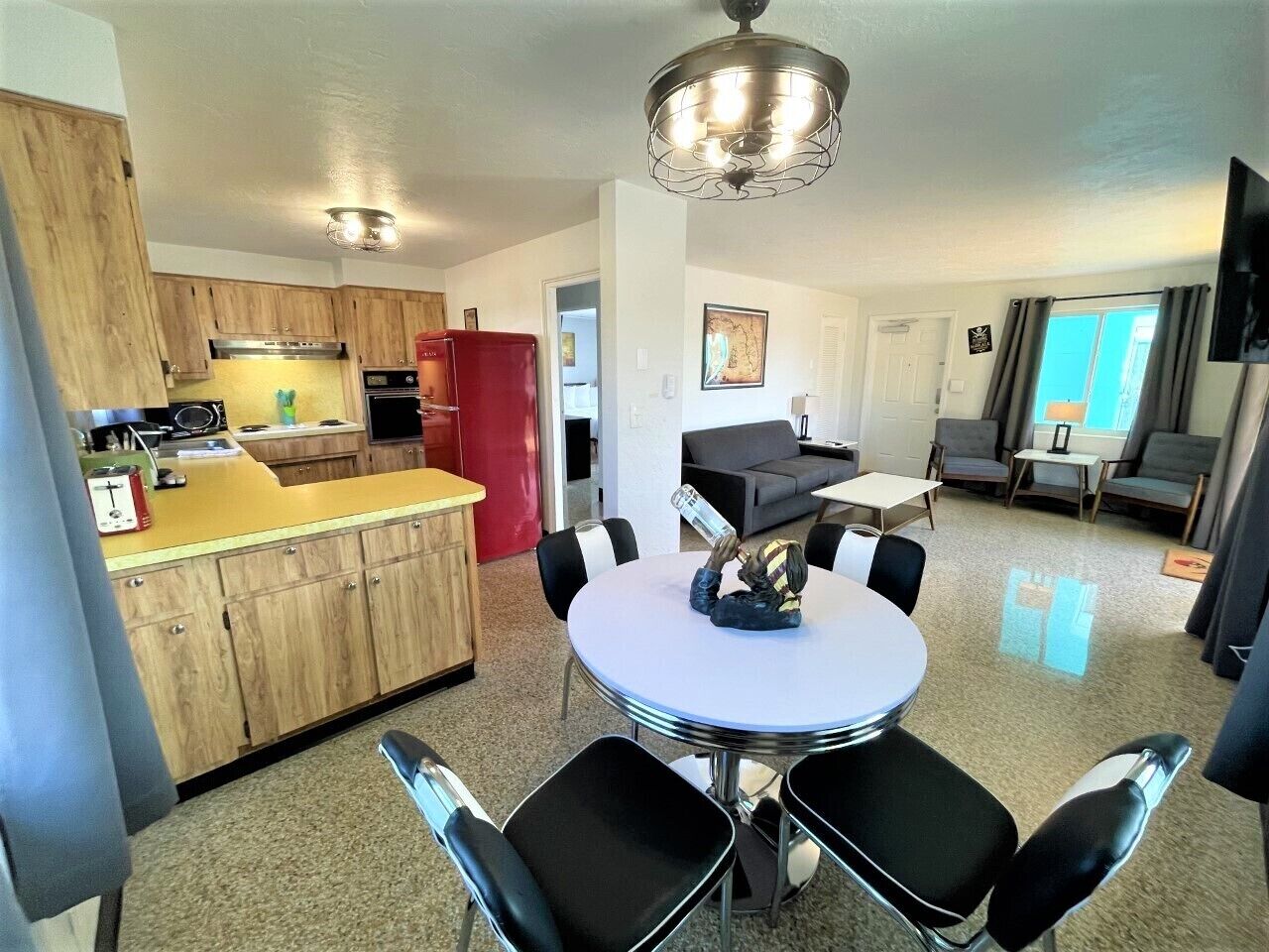Suíte executiva, 1 quarto, varanda, vista para a marina | Individualmente decorados, individualmente mobiliados, berço de viagem