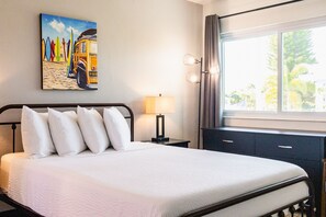 Decoración personalizada, muebles diferentes y cuna de viaje 