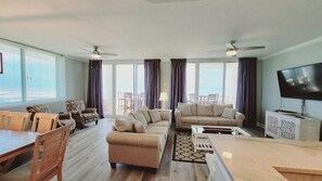 Smart-TV, DVD-Player, Tischfußball, Tischtennisplatte