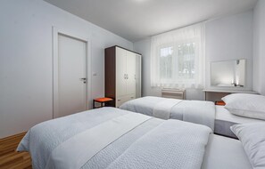 3 habitaciones, caja de seguridad en la habitación y cuna de viaje 