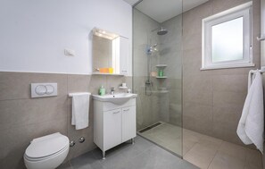 Shower - Stunning home in Zminj (Zminj)