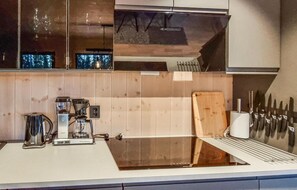 Geladeira, fogão, cooktop, lava-louças