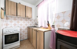 Fridge, stovetop, coffee/tea maker, cookware/dishes/utensils