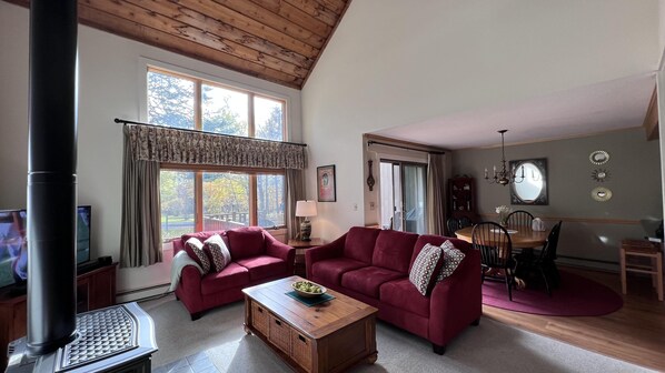 Televisión, chimenea, Hulu y servicios de streaming 