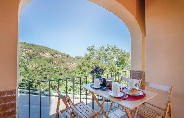 Outdoor dining - 3 bedroom stunning home in Marciana (Marciana)