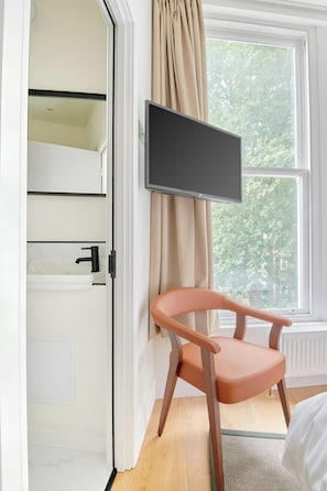 1 quarto, individualmente mobiliados, berços grátis