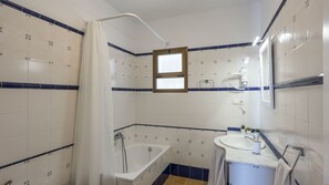 Combined shower/bathtub