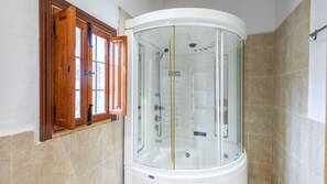 Douche, sèche-cheveux