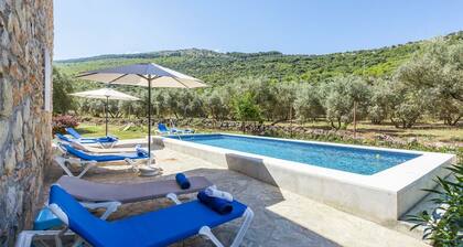 Casa Rural El Ciruelo Loco Alfarnate by Ruralidays