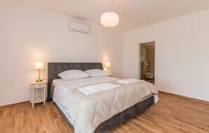 4 bedrooms, iron/ironing board, travel cot, free WiFi