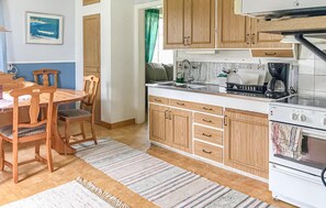 Fridge, microwave, stovetop, coffee/tea maker - 2 bedroom cozy apartment in Boliden (Boliden)