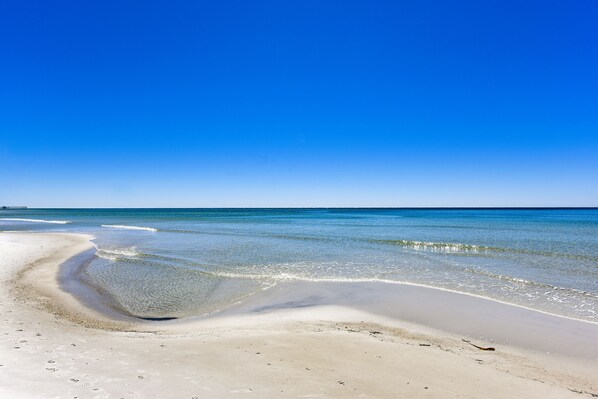 On the beach - Summer Deals!! Water Park! Free Activities! 16th Floor! (Panama City Beach)