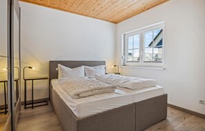 1 bedroom, travel crib, free WiFi