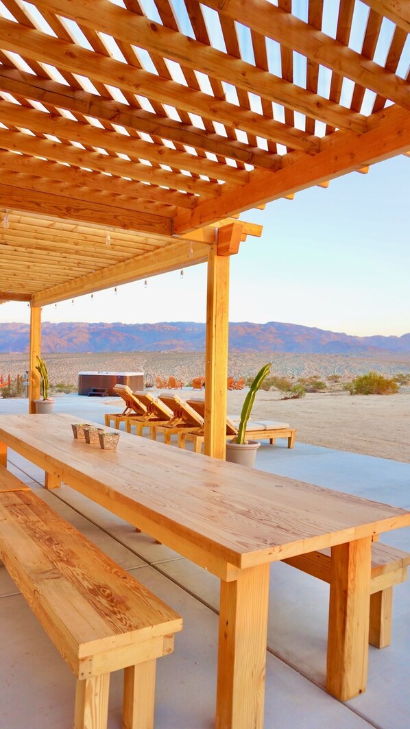 تناول الطعام بالخارج