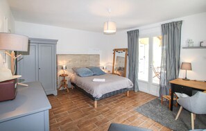 4 slaapkamers, een strijkplank/strijkijzer, gratis wifi, beddengoed