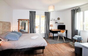 4 chambres, fer et planche à repasser, Wi-Fi, draps fournis