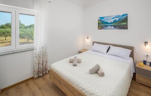 3 Schlafzimmer, Reisekinderbett, kostenloses WLAN, Bettwäsche