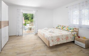 3 Schlafzimmer, Reisekinderbett, kostenloses WLAN, Bettwäsche