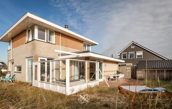 Exterior - Cozy home in Bergen aan Zee with WiFi (Bergen aan Zee)