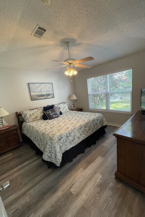 2 bedrooms, iron/ironing board, travel cot, free WiFi