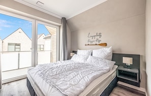 3 bedrooms, travel crib, free WiFi, bed sheets