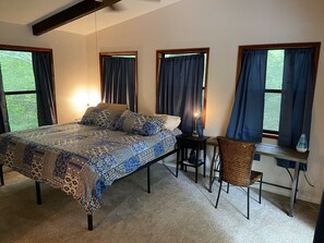 5 Schlafzimmer, Schreibtisch, Bügeleisen/Bügelbrett, Reisekinderbett