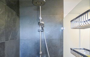 Combined shower/tub