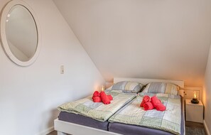 2 Schlafzimmer, Reisekinderbett, kostenloses WLAN, Bettwäsche