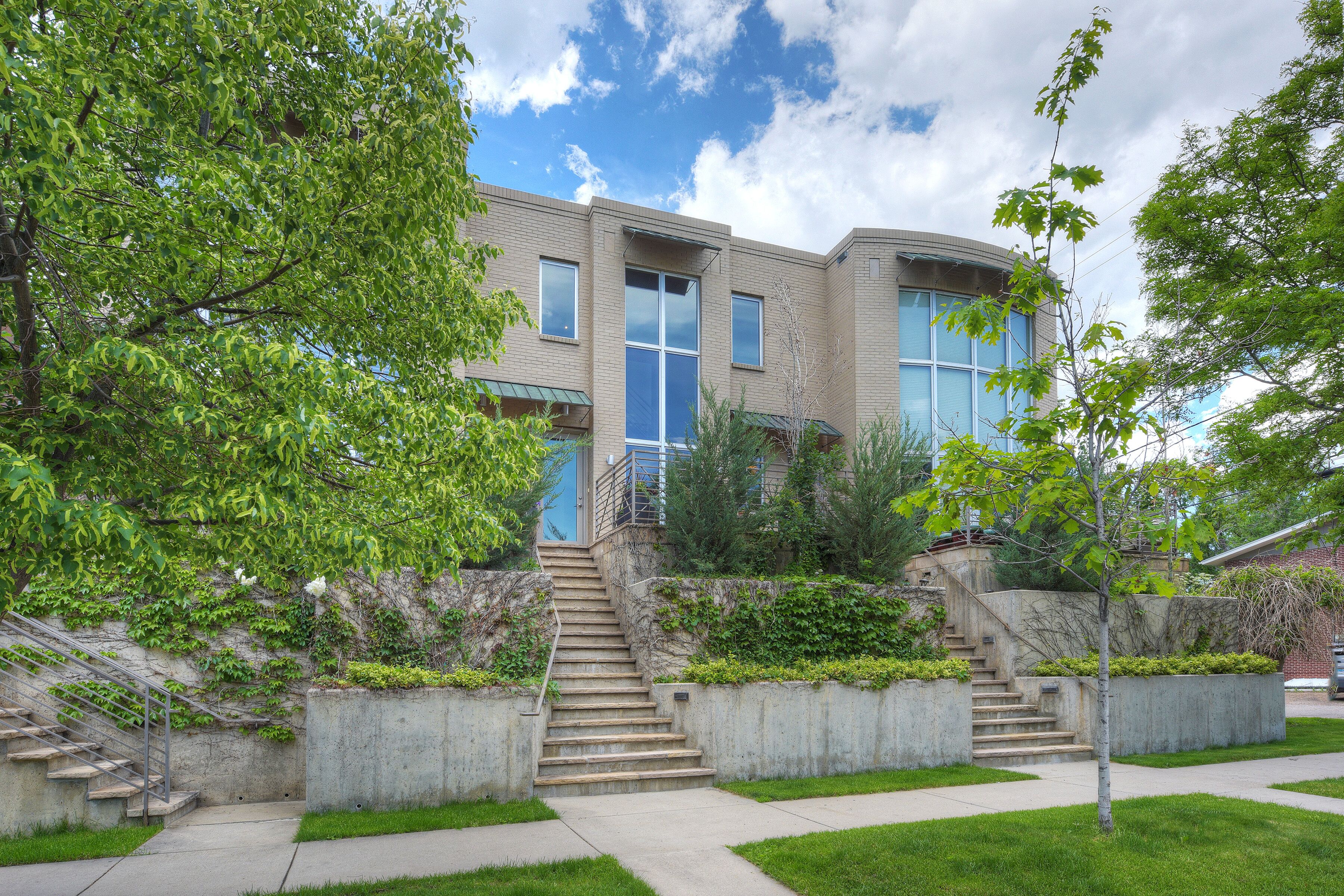 Beautiful Pearl Street Condo! 
